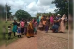 6 thiếu nữ khỏa thân bị trói vào cột, phải diễu hành quanh làng để cầu mưa gây phẫn nộ