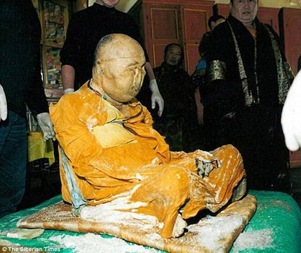 Hình ảnh khai quật xác ướp của Lạt Ma Dashi Dorzho Itigilov khiến nhiều người ngỡ ngàng vì nguyên vẹn đến khó tin.