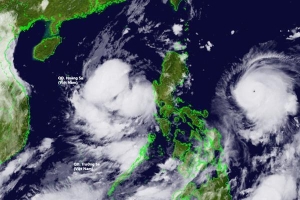 Bão Chanthu tăng cấp nhanh, tương tác với bão số 5 trên Biển Đông
