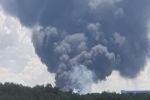 NÓNG: Công ty sản xuất mút xốp trong KCN ở Bình Dương chìm trong biển lửa, có công nhân ngất xỉu
