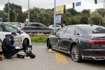Hơn 10 viên đạn găm trúng xe cố vấn tổng thống Ukraine
