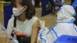 Vì sao Quảng Nam cách ly người đã tiêm 2 mũi vacine, khác quy định của Bộ Y tế?