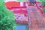 Clip khoảnh khắc xe tải lật xuống sông, 8 tiếng sau mới tìm thấy tài xế bị mất tích