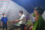 Quảng Bình: Bí thư huyện 'vi hành' kiểm tra các chốt kiểm dịch lúc 1 giờ sáng