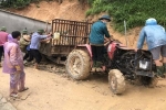 Vụ sạt lở núi khiến 2 trẻ bị thương nặng: 'Tôi không thể cùng lúc cứu vợ và con'
