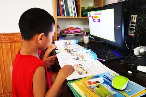 Học sinh ở Hà Nội tiếp tục học trực tuyến