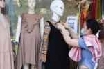 'Phố thời trang' tại Hà Nội tất bật mở cửa trở lại