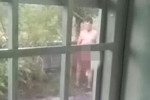 Vợ qua đời, người đàn ông làm chuyện biến thái trước cửa nhà cô hàng xóm suốt 2 năm