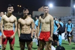 Văn Thanh, Tiến Linh cùng dàn tuyển thủ Việt khoe body 6 múi 'siêu phẩm', làm nóng trước trận đấu gặp Trung Quốc?