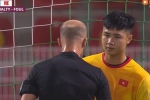 Fan ngán ngẩm với trọng tài soi VAR như 'soi người yêu cũ' ở trận tuyển Việt Nam thua Oman