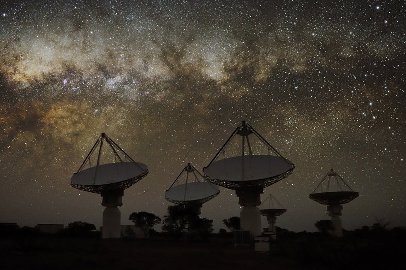 Nhóm nghiên cứu sử dụng kính thiên văn vô tuyến ASKAP để tìm hiểu vật thể phát ra tín hiệu. Ảnh: CSIRO.