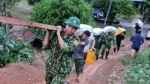 Gia Lai: Bộ đội giúp bà con vùng biên giới khắc phục hậu quả mưa lũ