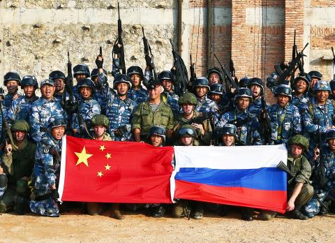 Nga-Trung đang thể hiện mối quan hệ nồng ấm nhiều mặt, trong đó có quân sự.