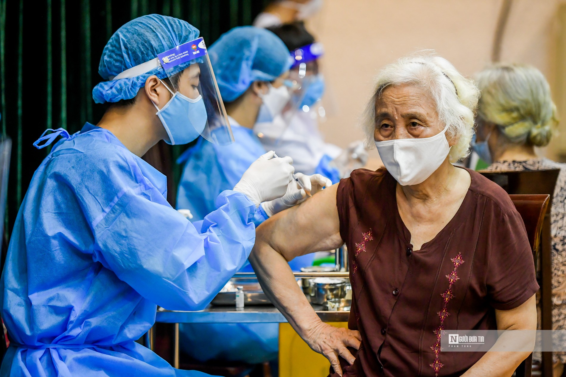 Theo ông Hùng, phải thực hiện bao phủ vắc-xin đặc biệt ưu tiên cho nhóm trên 50 tuổi.
