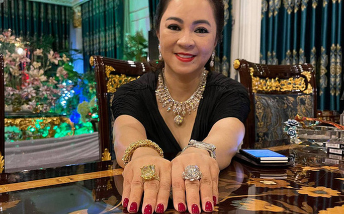 Bà Nguyễn Phương Hằng.