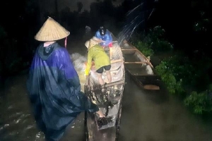 Người dân Quảng Bình 'chạy lũ' trong đêm