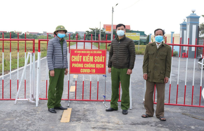 Chốt kiểm soát phòng chống dịch tại xã Yên Hồng, nơi ghi nhận 21 ca mắc Covid-19 chưa rõ nguồn lây