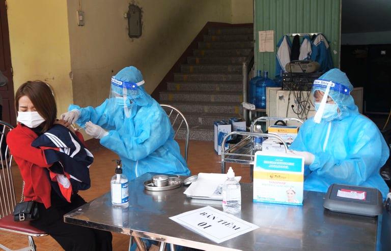 Phú Thọ: Hơn 33.000 liều vaccine COVID-19 đã được tiêm chủng cho người dân huyện Lâm Thao - Ảnh 1.