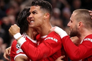 Ronaldo tỏa sáng giúp MU thắng ngược Atalanta