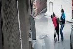 Video: Hai gã đàn ông táo tợn chặn đường cô gái, cướp túi xách giữa ban ngày