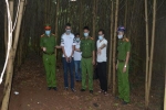 CLIP: 60 cảnh sát vây ráp sới bạc 'khủng' trong rừng của đại ca mang 9 tiền án cầm đầu