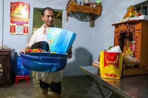 Hàng trăm ngôi nhà ngập sâu hơn 1m do mưa lớn ở Quảng Nam