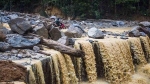 Sạt lở núi, nhiều khu dân cư vùng cao ở Quảng Nam và Quảng Ngãi bị cô lập