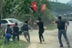 Nghệ An: Bị hơn 30 cảnh sát vây ráp trong đêm, nhóm người trên ôtô vẫn ra sức chống đối