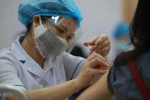 NÓI THẲNG: Tiêm vắc-xin cho trẻ - phụ huynh sốt ruột, nóng lòng