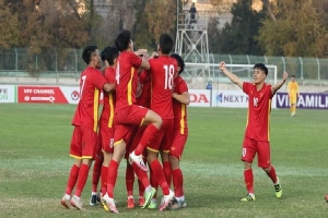 Trình diễn 'đặc sản Võ League', U23 Việt Nam may mắn thoát thẻ đỏ để đoạt vé bằng ngôi đầu