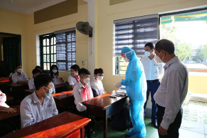 Nhiều ca mắc cộng đồng, 27.000 học sinh Hà Tĩnh nghỉ học