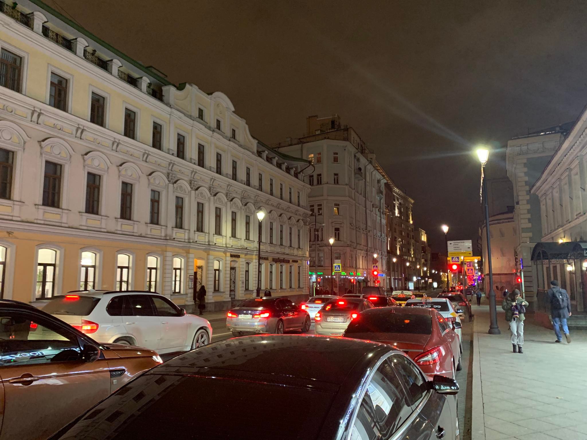 Một con phố ở Moscow trong ngày thứ 2 tái áp đặt lệnh phong tỏa. Ảnh: NVCC.