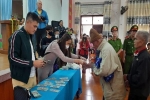 Tiền từ thiện ca sĩ Thủy Tiên trao ở Quảng Trị giảm so với 'khoảng' ban đầu