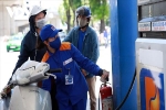 Giá xăng dầu sắp giảm mạnh, người tiêu dùng 'ngóng'