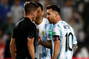 Trọng tài bị đình chỉ vì lỗi ở trận Argentina hòa Brazil