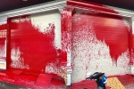 Tiệm cà phê bị tạt sơn vì chủ quán nợ 700 triệu