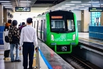 Hơn 25.000 hành khách đi tàu ngày đầu metro Cát Linh - Hà Đông bán vé