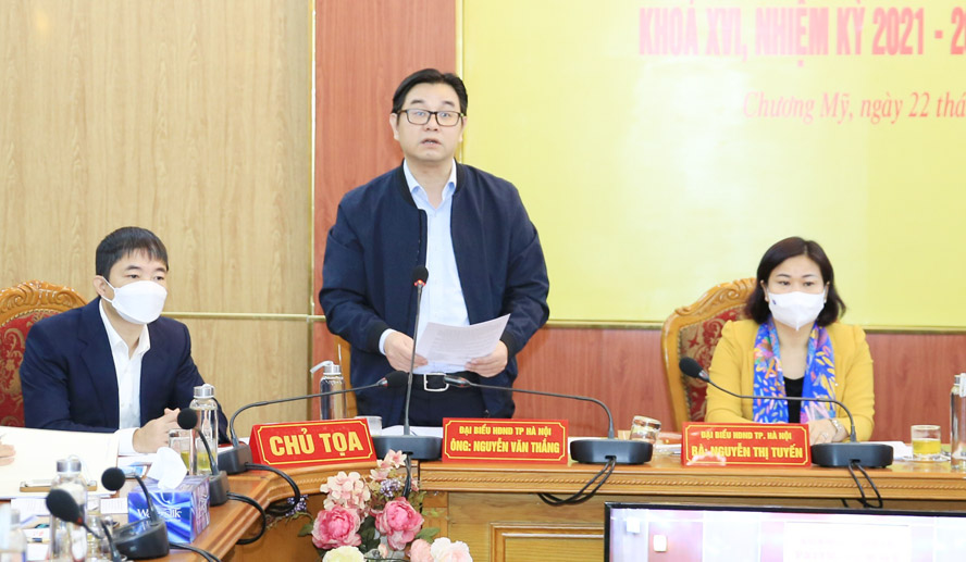 Đại biểu Nguyễn Văn Thắng, Bí thư Huyện ủy Chương Mỹ báo cáo tại hội nghị.