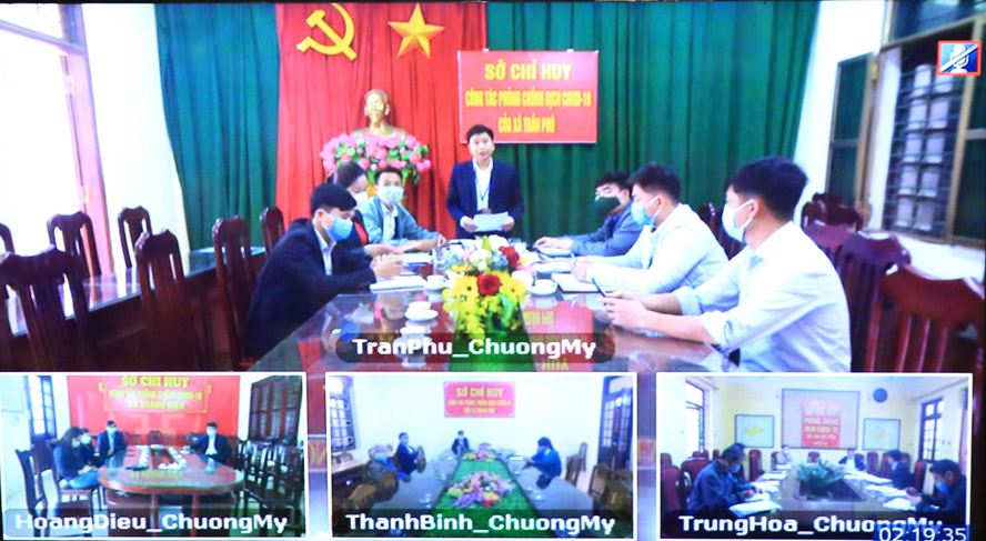 Cử tri xã Trần Phú, huyện Chương Mỹ phát biểu tại điểm cầu trực tuyến.