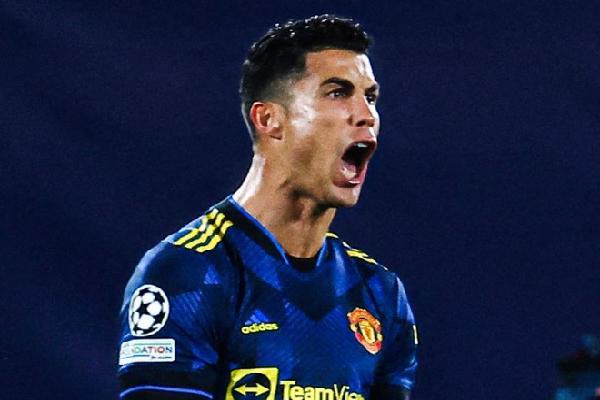 Ronaldo tỏa sáng đưa MU vào vòng knock-out Champions League