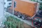 Người phụ nữ tử vong giữa đường - camera 'bóc' khoảnh khắc kinh hoàng dưới bánh container