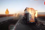 Clip: Tông trúng xe tải, xe bồn bị 'rụng đầu' trên đường cao tốc