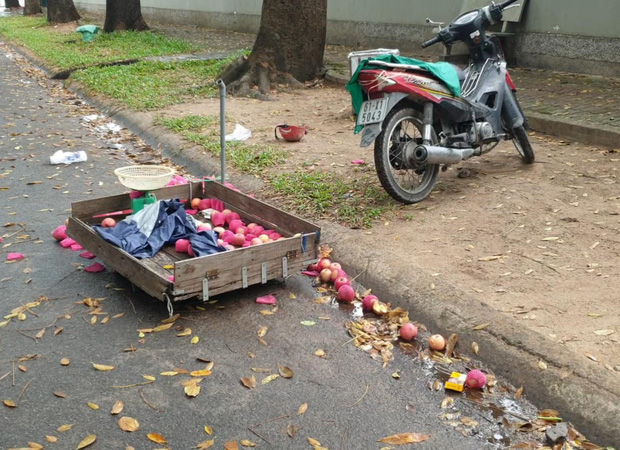 Người đàn ông bán trái cây bị đâm gục tại chỗ nghi do tranh giành chỗ buôn bán