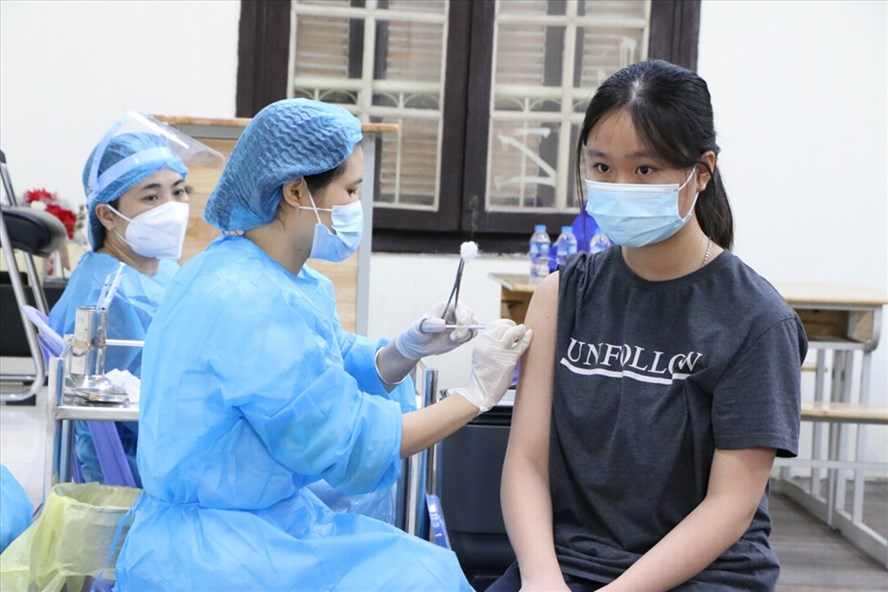Học sinh Trường THPT Phan Đình Phùng đã được tiêm phòng vắc xin trong hai ngày 24 và 25.11. Ảnh: Khôi Nguyên.