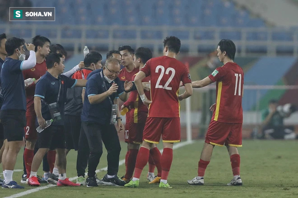 HLV Park Hang-seo và các cầu thủ Việt Nam cần bắt nhịp tại AFF Cup 2020 ngay từ trận đầu tiên. Ảnh: Đoàn Ca.