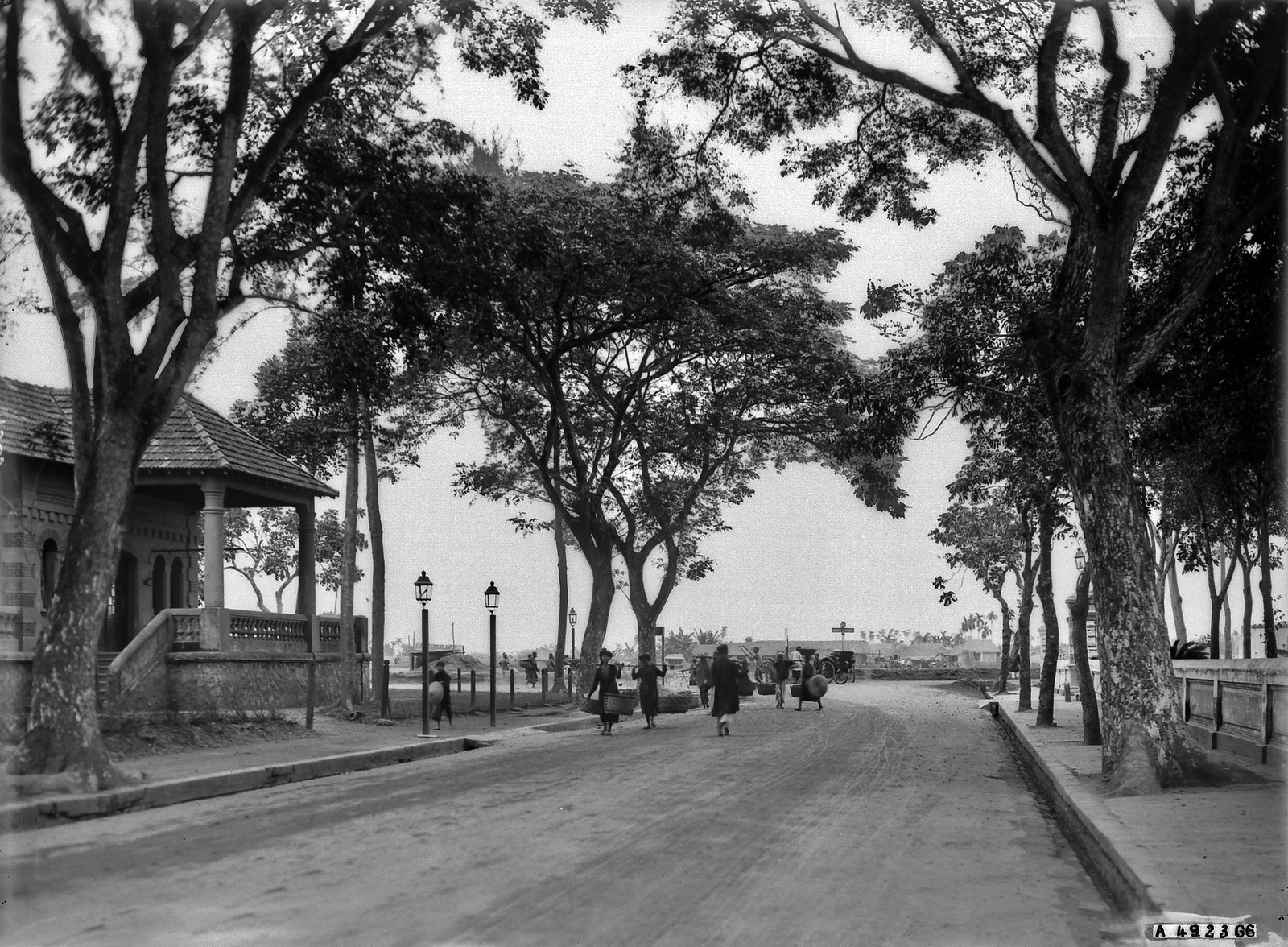 Khung cảnh đường phố ở thị xã Thái Bình năm 1928.
