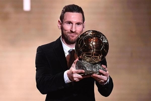 Messi nhận hung tin ngay sau khi lập kỷ lục đoạt bảy Quả Bóng Vàng