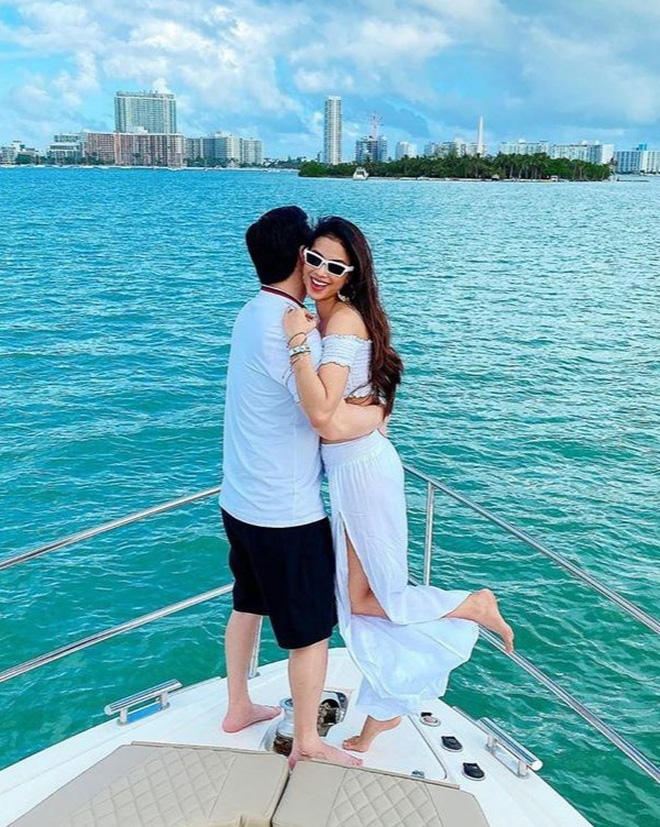 Trên Instagram, thỉnh thoảng Phạm Hương sẽ đăng ảnh chồng nhưng đều khéo che mặt nửa kia.