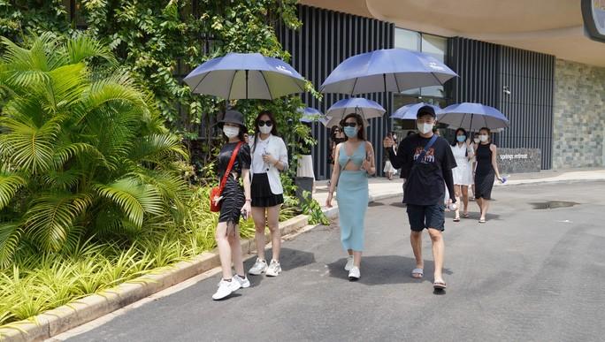 Du khách tham quan các cơ sở du lịch ở Bà Rịa- Vũng Tàu, đang thí điểm đón khách trong đợt dịch Covid-19