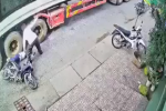 Người phụ nữ đi xe máy ngã vật ra đường đúng lúc xe tải đi qua, cảnh tượng sau đó khiến ai cũng bủn rủn